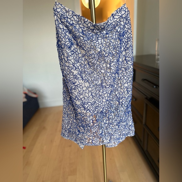 High waist fitted pencil skirt. Blue embroidery over beige/taupe lace.top shop - Picture 4 of 5